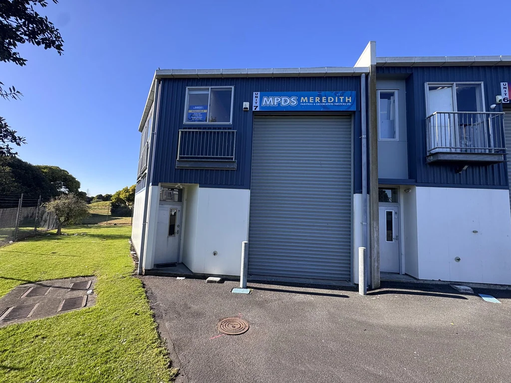 Papatoetoe  Warehouse with water views and a standout office