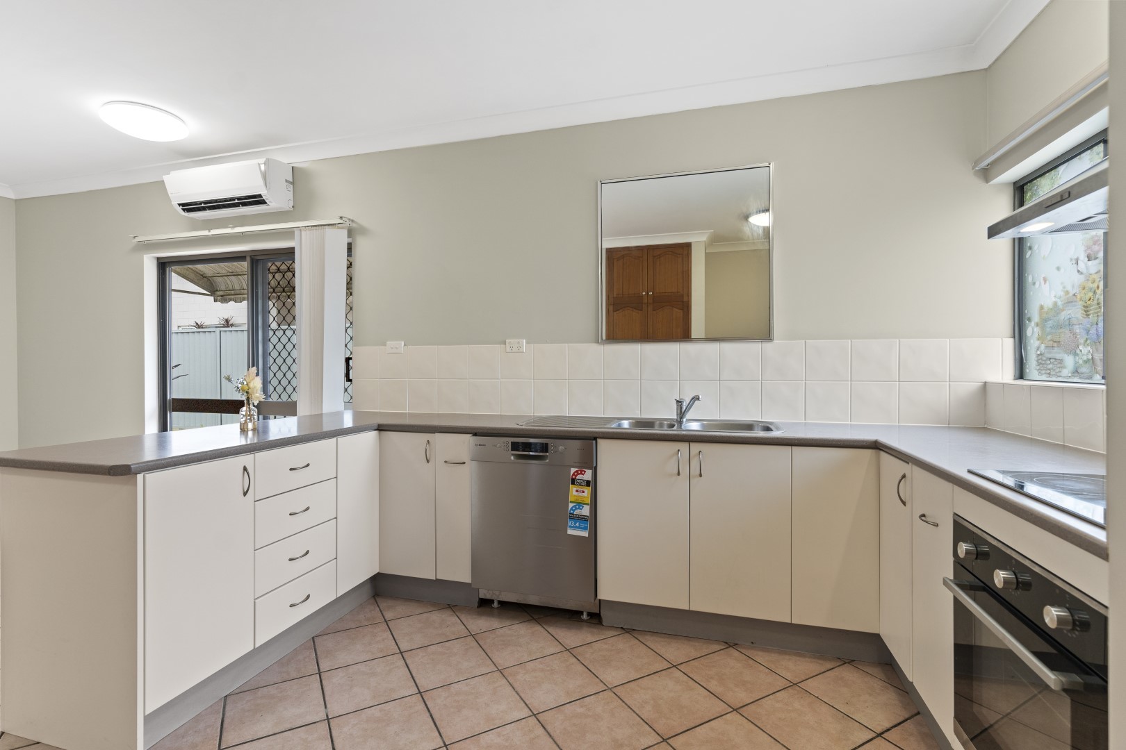 BALACLAVA COURT UNIT 2 21 BALACLAVA RD, EARLVILLE QLD 4870, 0房, 0浴, Unit