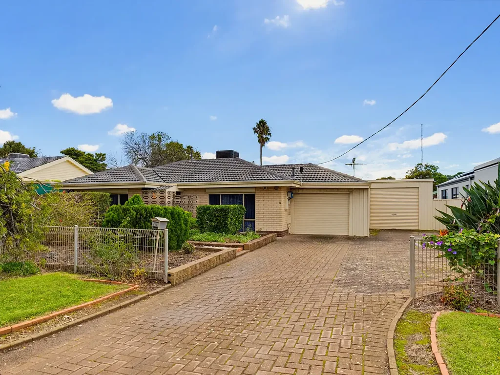 Reynella 3房  Charming Family Home with Extensive Outdoor Living and Workshop Appeal
