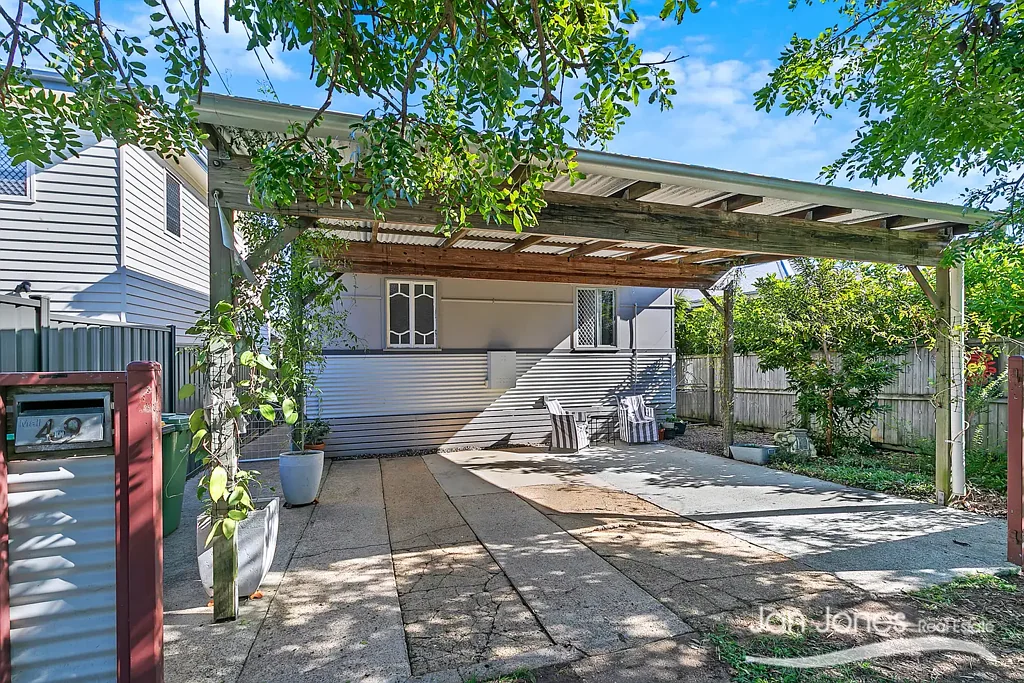 Woody Point 2房 悠闲海滨小屋 – 步行可达海边 Relaxed Coastal Cottage – Walk to Water