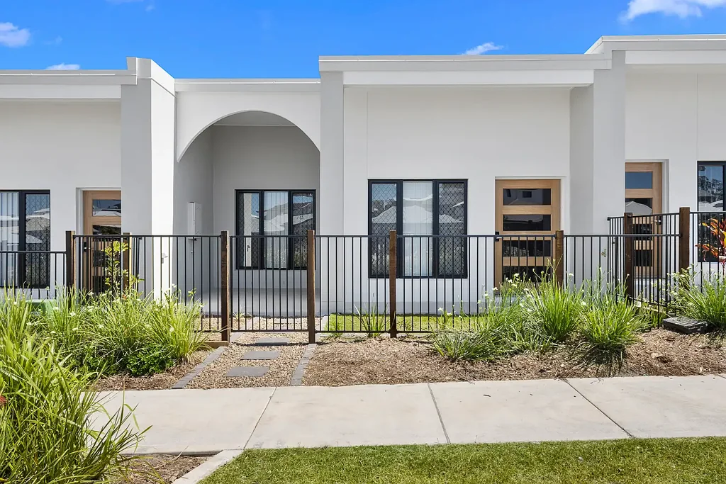 Brand new townhouse in Popular Flagstone