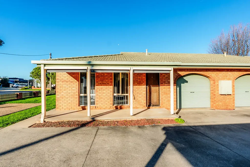 Comfortable & Low-Maintenance Living in a Convenient Location