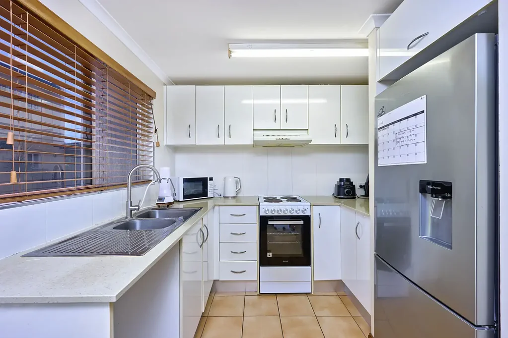Low-Maintenance Townhouse in Convenient Manoora Location!