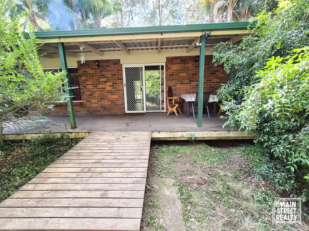 Blackbutt North 3房 宁静砖房，占地 5.12 英亩，带两个水坝 Peaceful Brick Home on 5.12 Acres with Two Dams