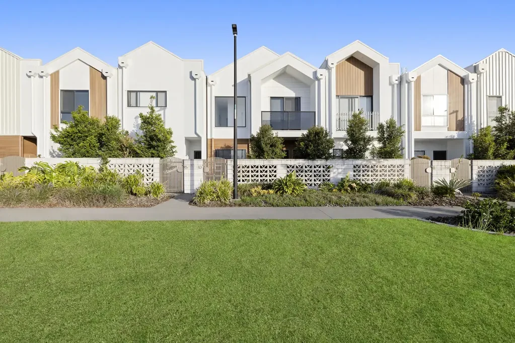 Nirimba 3कमरा Stylish Townhouse Living or Superb Investment