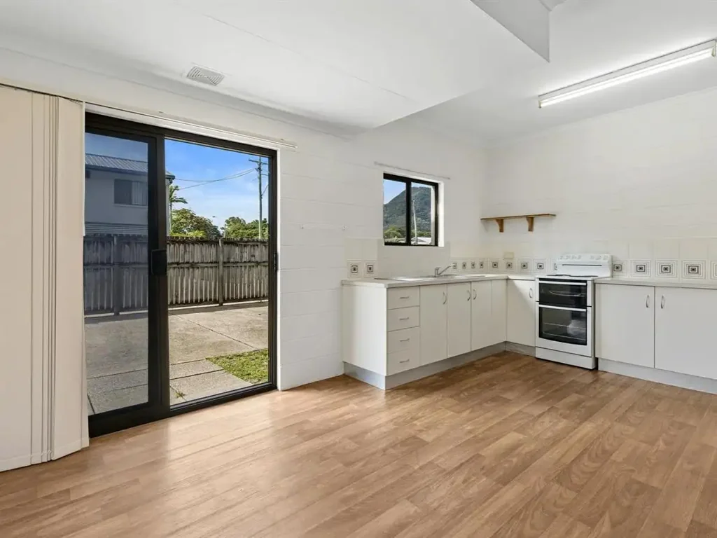 Woree 2房  Spacious End Townhouse in a Convenient Location