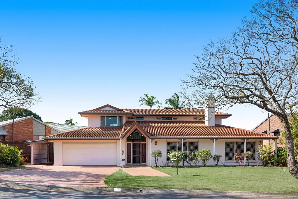 Carindale 4 Slaapkamer Deceased estate, blank canvas, dress circle location