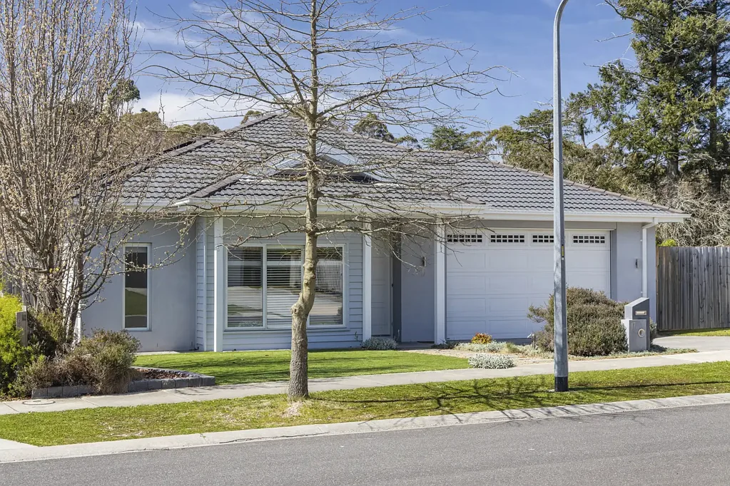 Woodend 4 Bedroom Generous Living in a Quiet Woodend Setting