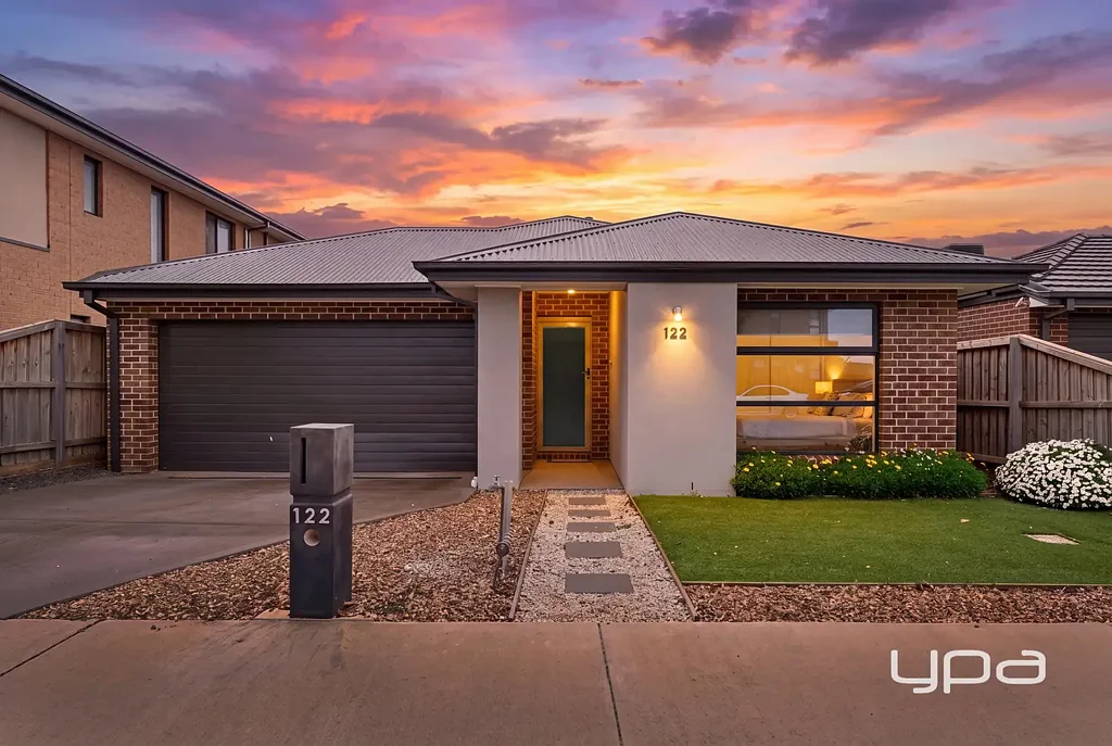 Maddingley 4Moenga MODERN FAMILY LIVING IN THE HEART OF STONEHILL