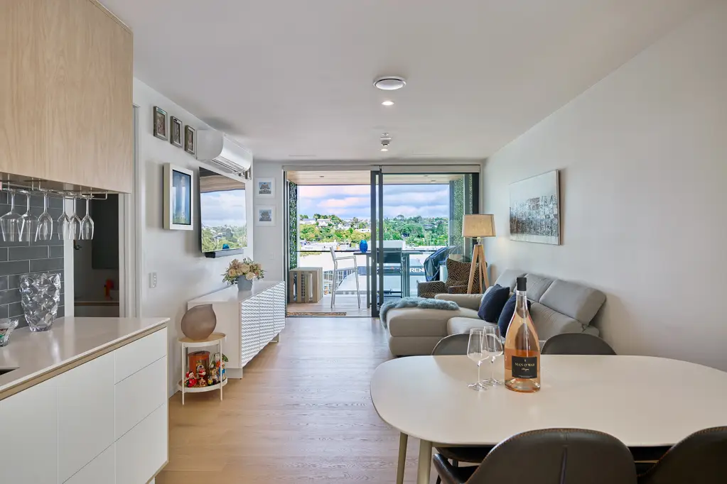 Browns Bay 2 Bedroom Sea View & Afternoon Sun - Unique Position