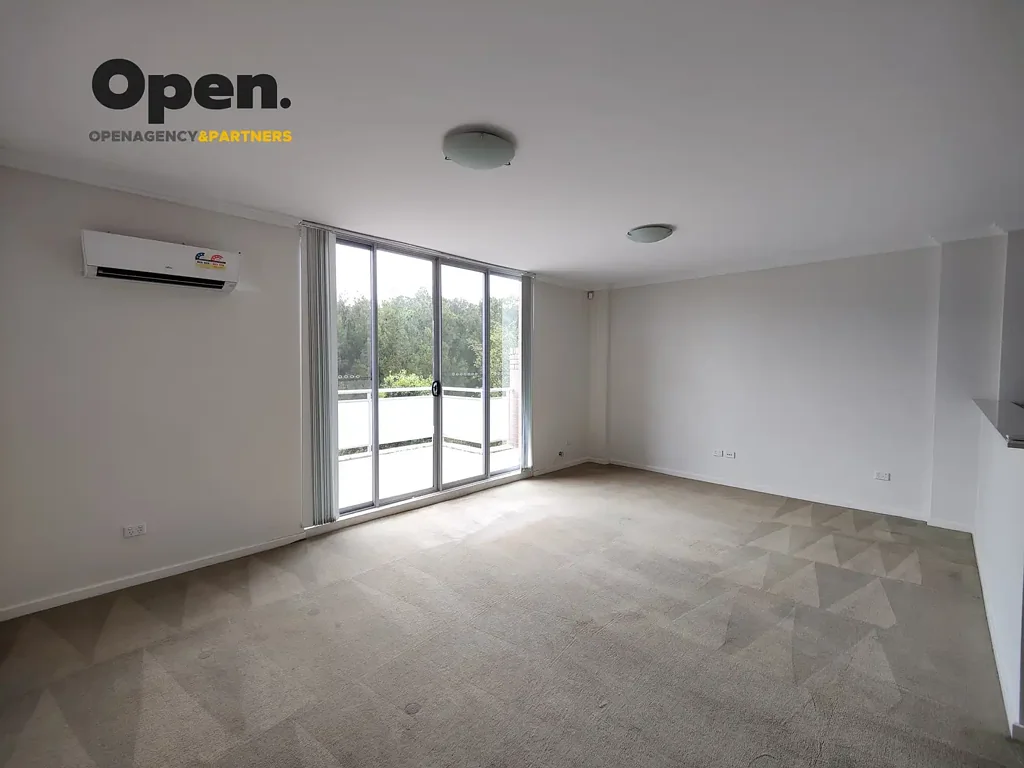 Stylish Apartment at the Lake Side NOW LEASING!!!