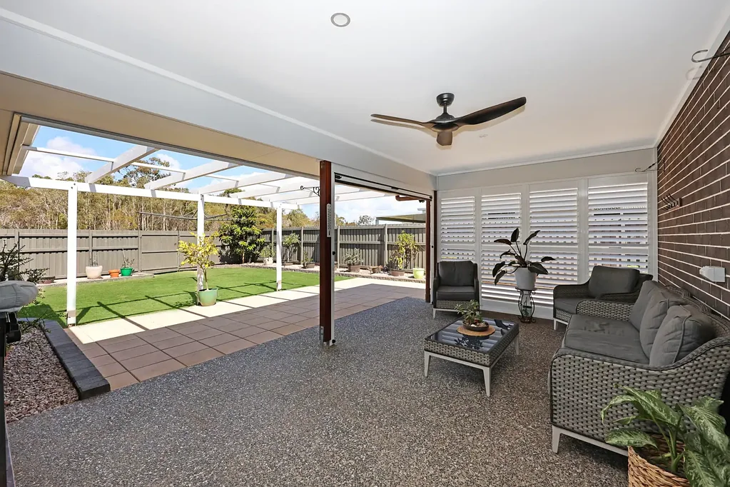 Eli Waters 4房  A MODERN HOME ON CORNER BLOCK WITH LEAFY OUTLOOK