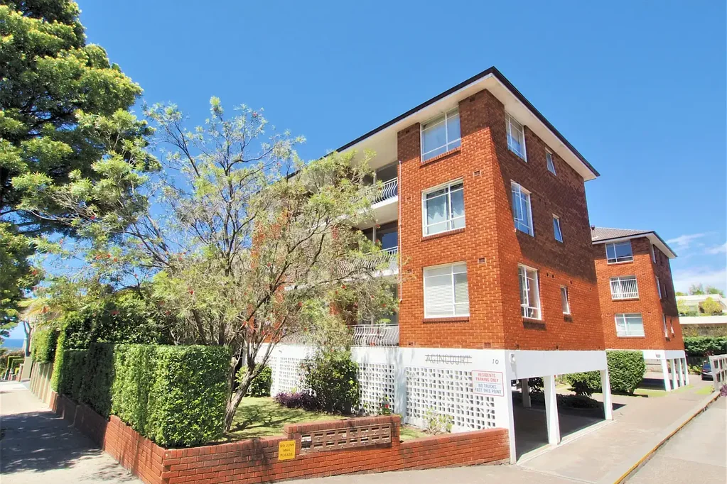 Top Floor, Central Location