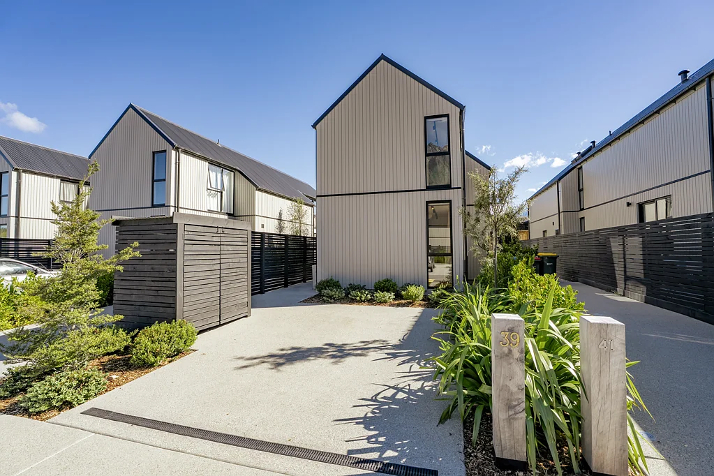Jacks Point 1 Bedroom Modern Living Made Simple - Move In Today!