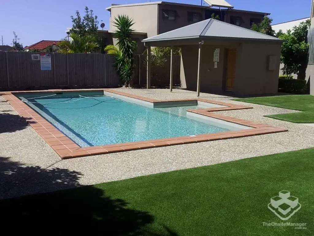 Ground Floor- Spacious 2-Bedroom Apartment with Full A/C &Backyard& Pool