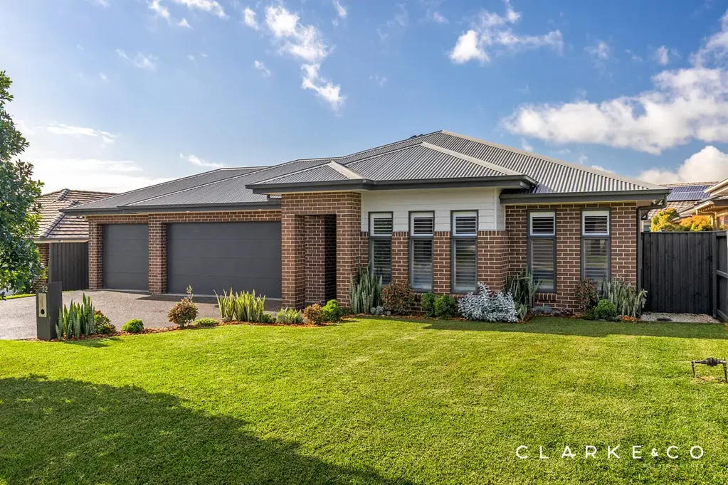Chisholm 4房  A STANDOUT HOME IN A PRIME CHISHOLM LOCATION!