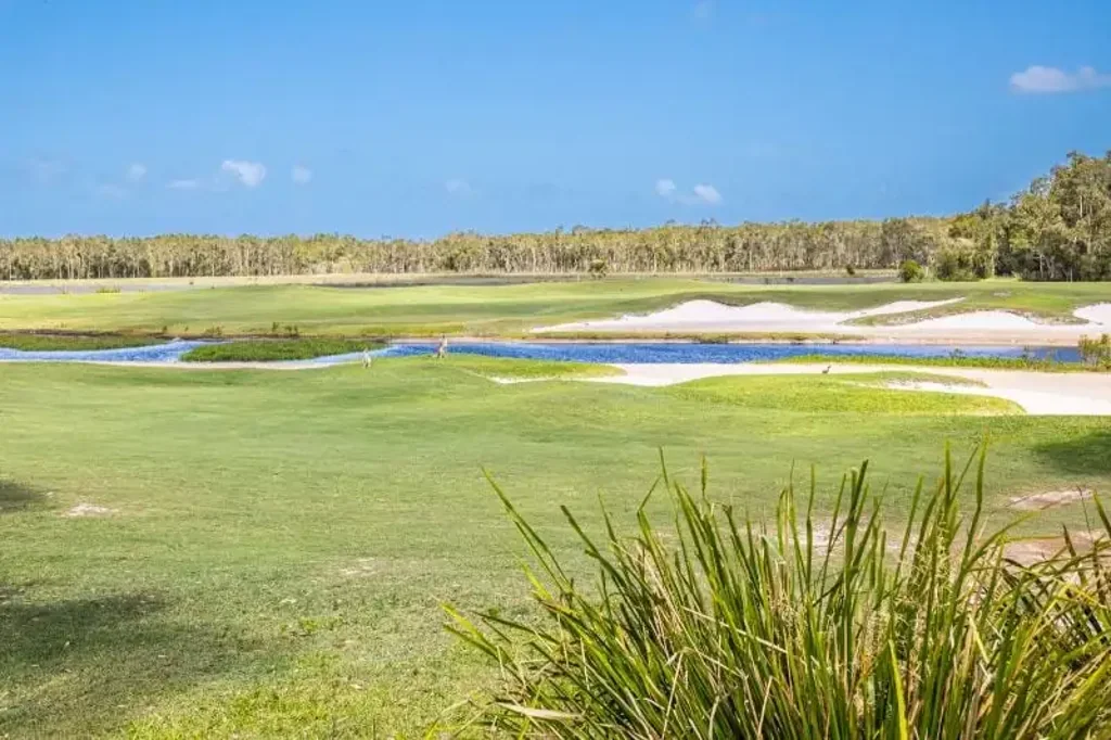 Banksia Beach 3غرفة نوم Some of the Best Golf Course Views on Bribie + Pool & Direct Access to course