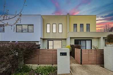 Casey 2침실 Modern North-Facing Living in Springbank Rise