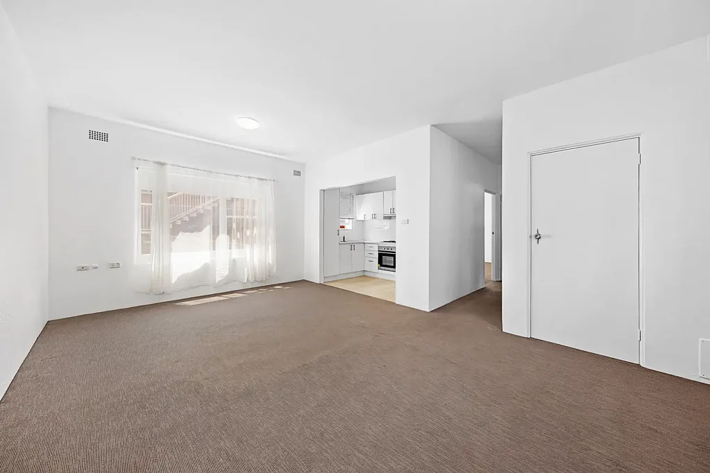Light Filled 2 Bedroom Unit