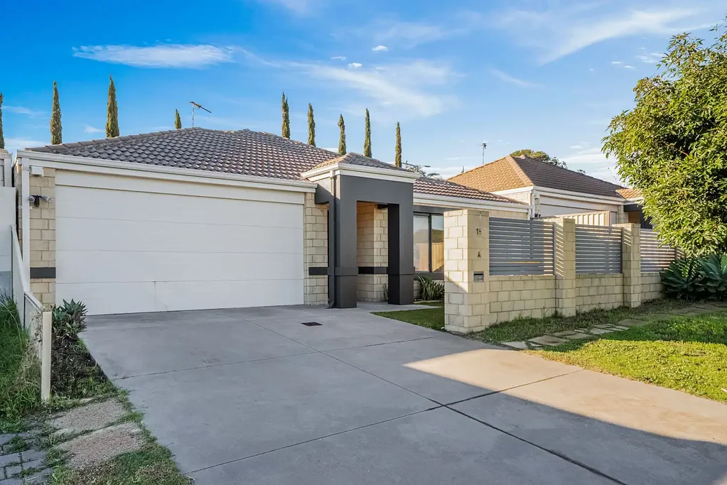 Balga 3બેડરૂમ Affordable -street front home Sat 12 NOON - 1 PM