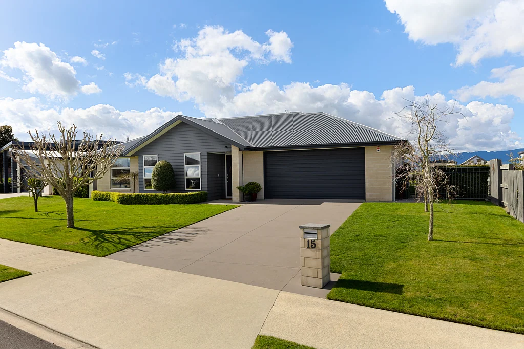 Matamata 4 Slaapkamer Sun-filled elegance with views