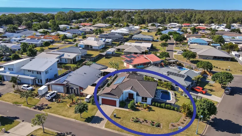 Beachside Living At Its Best - With Your Own Pool ☀️