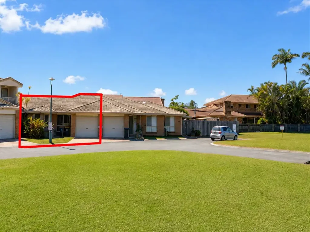 Sunnybank Hills 3 Slaapkamer Rare Single-Level Townhouse- Walk to Sunnybank Hills State School, Open Outlook & Large Backyard