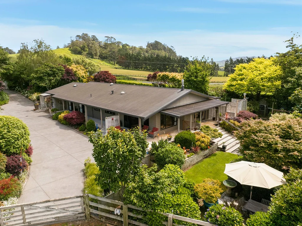 Waihi  Golden Valley lifestyle with versatility & charm