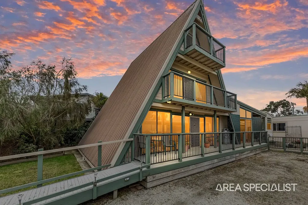 Corinella 3 Bedroom The Brief: A Coastal Sanctuary with Panoramic Island Views