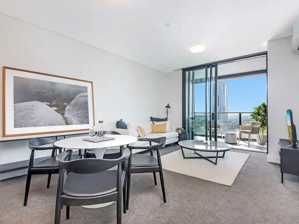 Boomerang Tower - 1 Bedroom + Separate Study