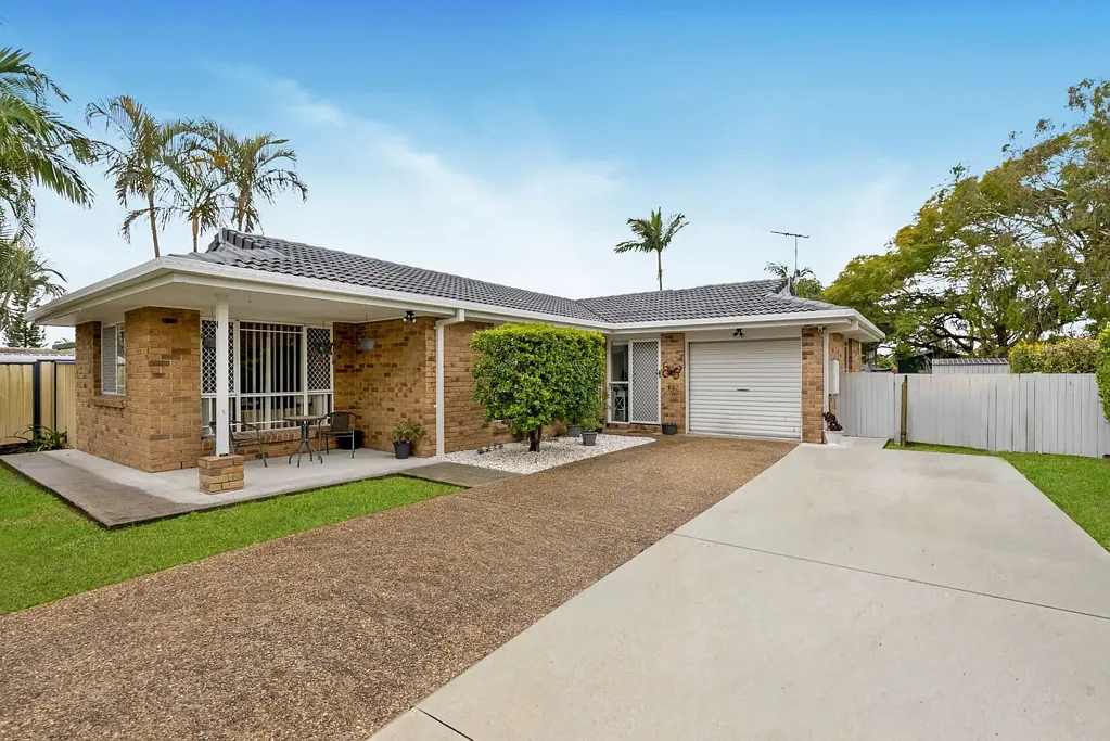 Waterford West 3 Bedroom QUIET LOCATION - SOLID BRICK HOME - AMAZING VALUE