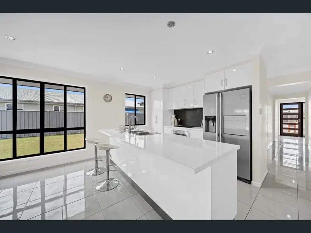 READY TO MOVE IN - FAMILY HOME IN GREAT LOCATION!