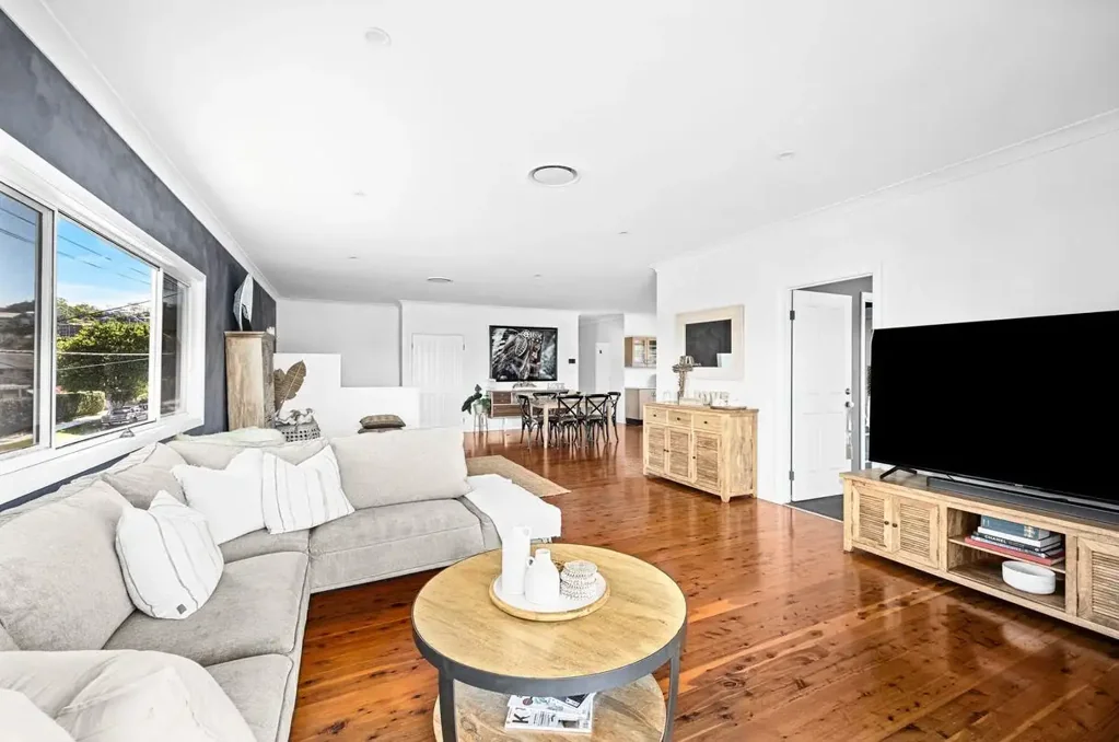 Spacious Upper Duplex with Leafy District Outlooks