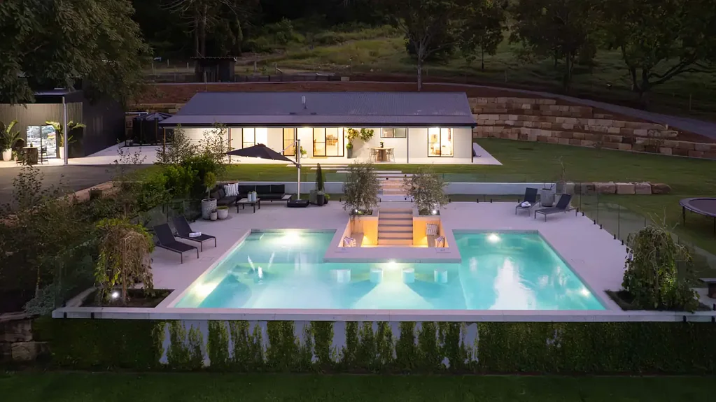 Federal 4कमरा Seller Relocating – Private & Versatile Rural Escape with Pool, Massive Shed & 6 Usable Acres for Horses, Bikes or Hobbies – Only 25 Mins to Noosa