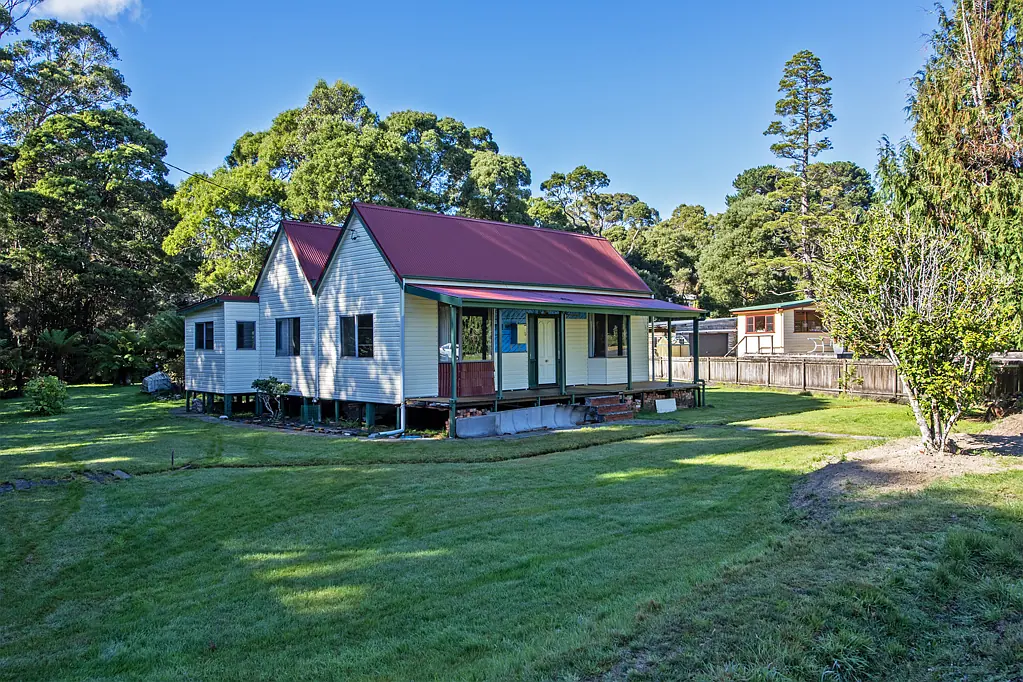 Strahan 3ห้องนอน Holiday Retreat, Dream Home, or Your Next Project? You Decide!