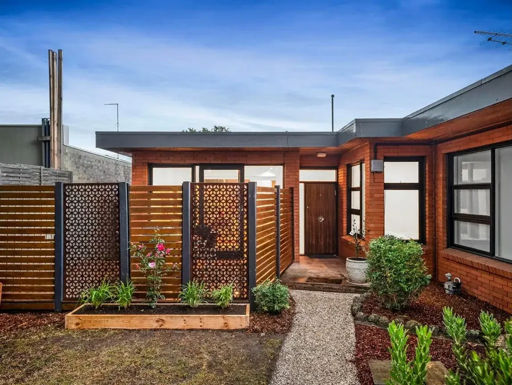 Room To Move, Nothing To Do | FLARE REAL ESTATE
