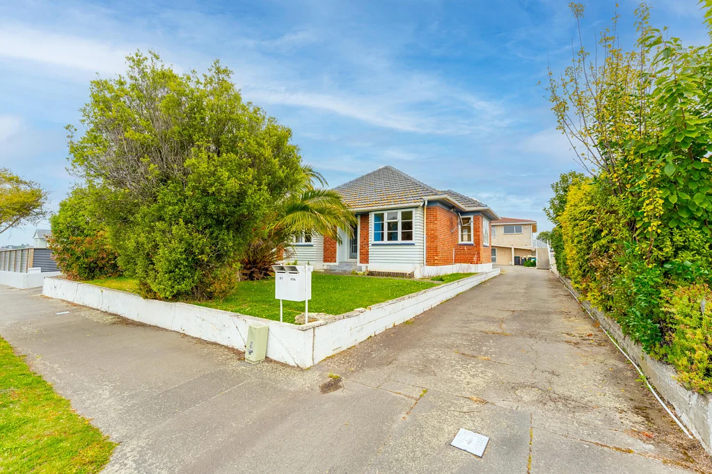 Kensington 2房  Solid Red Brick Reno Opportunity