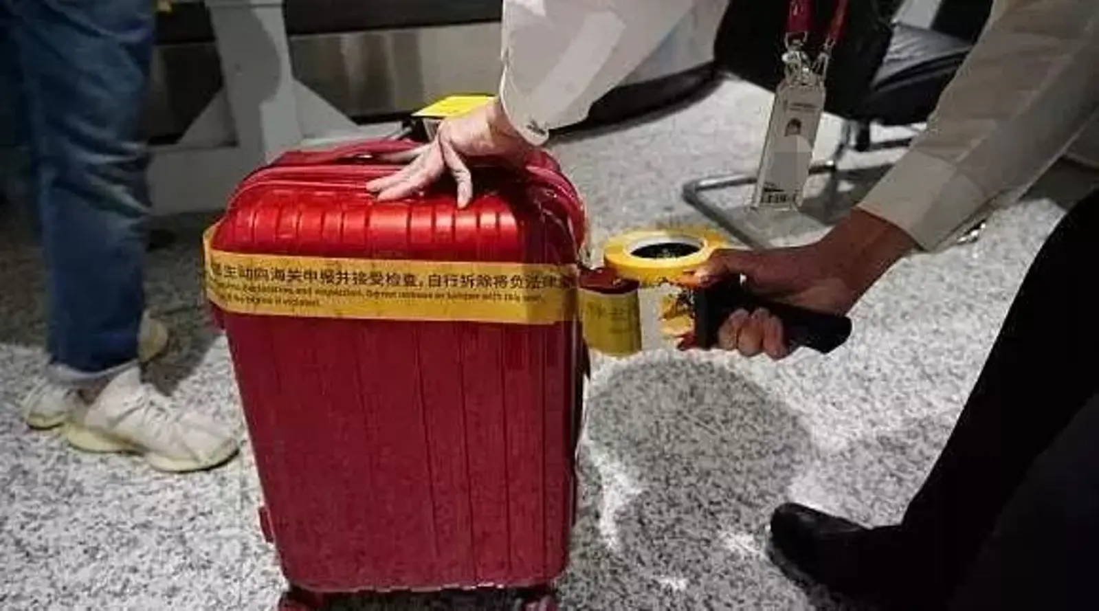 注意!国内多个海关上线新措施:中国男子从澳洲回国行李被上锁,严查这类物品!
