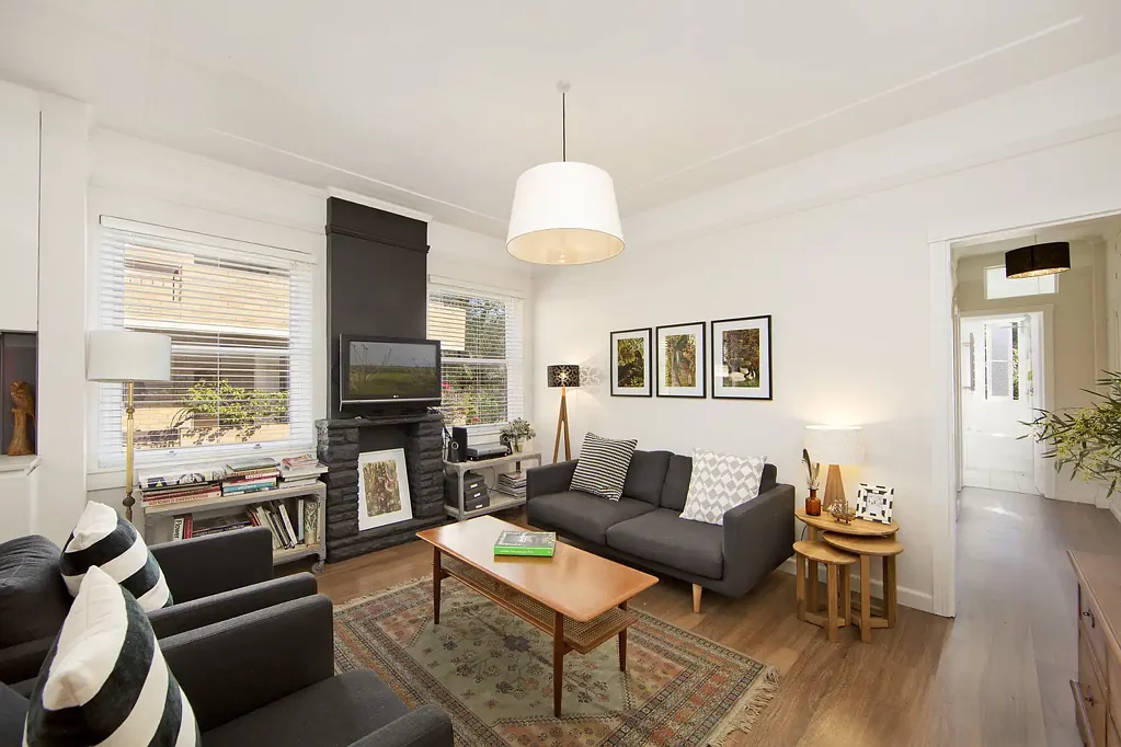 Modern 2 Bedroom Art Deco Apartment in Bondi