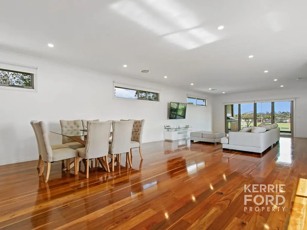 Traralgon 5Kwarto Unique Family Residence - Set Over 3 Levels