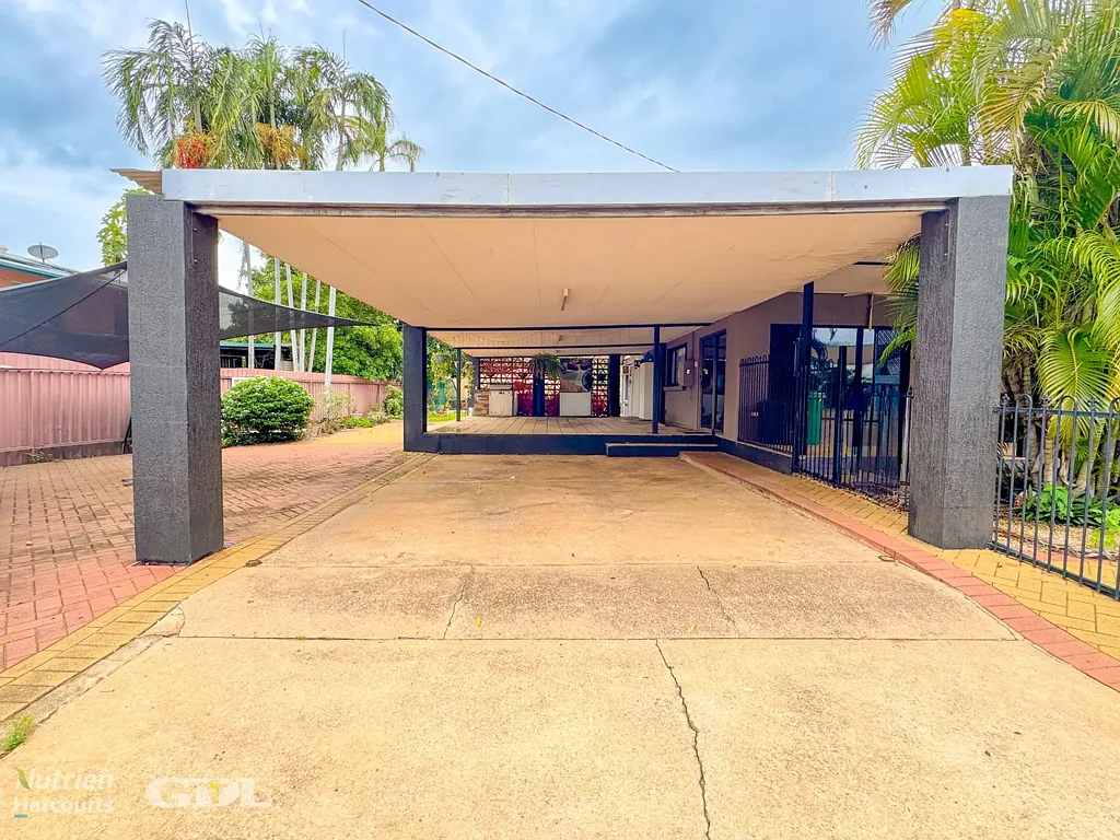 Katherine 4房  Spacious Family Living | In-Ground Pool | Prime Golf Course Location