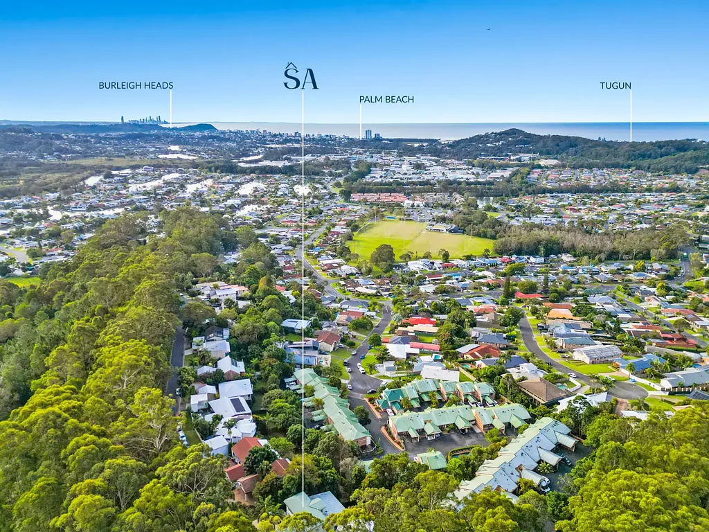 Currumbin Waters 4Zimmer Owners need to downsize- huge house, with dual livinig
