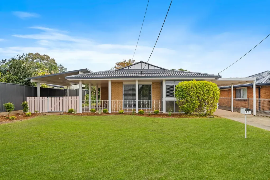 Capalaba 3房 全新厨房宽敞 宽敞客厅阳光房 巨大带顶棚娱乐区 大尺寸后院 低维护地块 中心地带便捷 Renovated Family Home