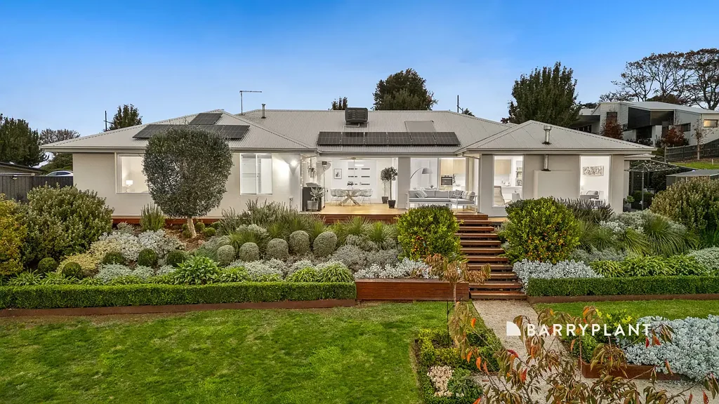Warragul 4 Bedroom Luxury Family Living with Stunning Views on 1,394sqm