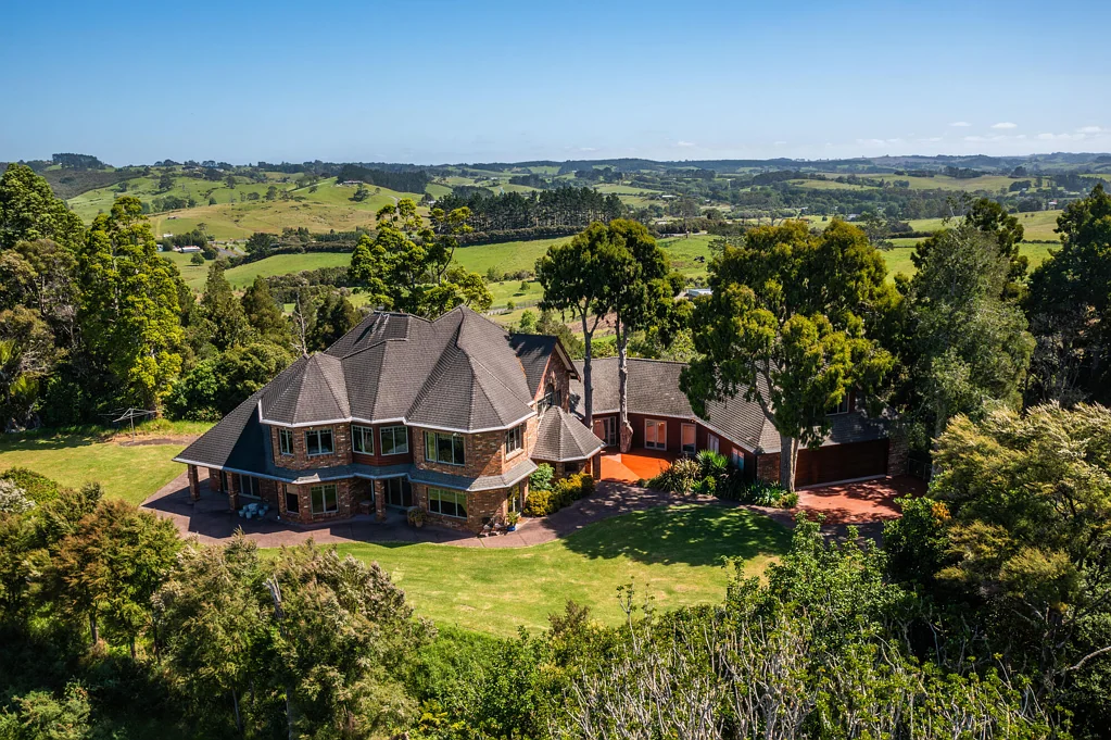 Wainui 6ਬੈੱਡਰੂਮ Grand Scale. New Price. Ready Now.