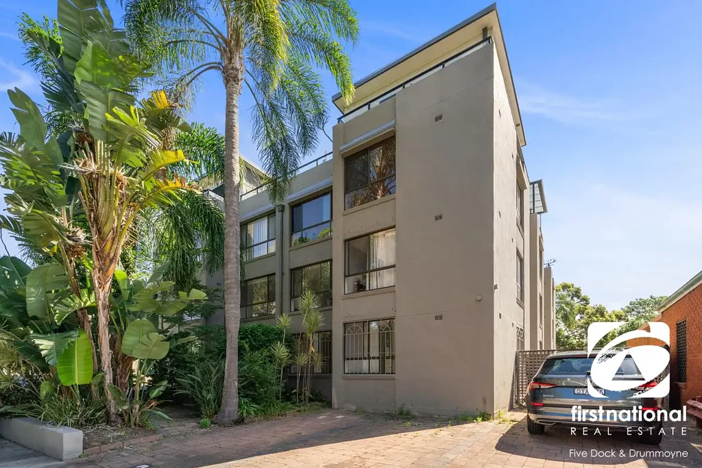 BOUTIQUE TWO BEDROOM GARDEN APARTMENT