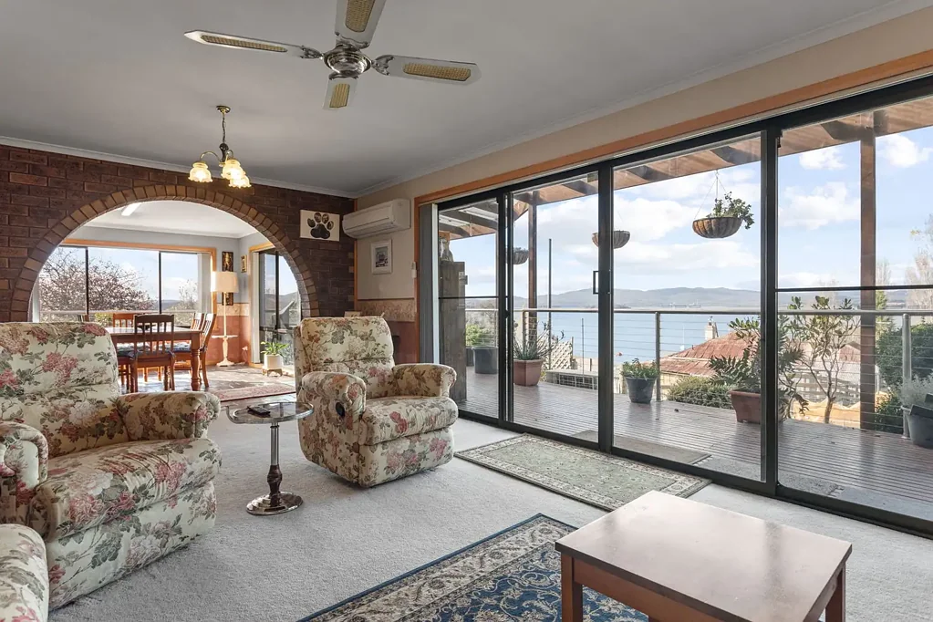 Beauty Point 3房  "Charming Brick Home Overlooking the Tamar river – Beauty Point Bliss"