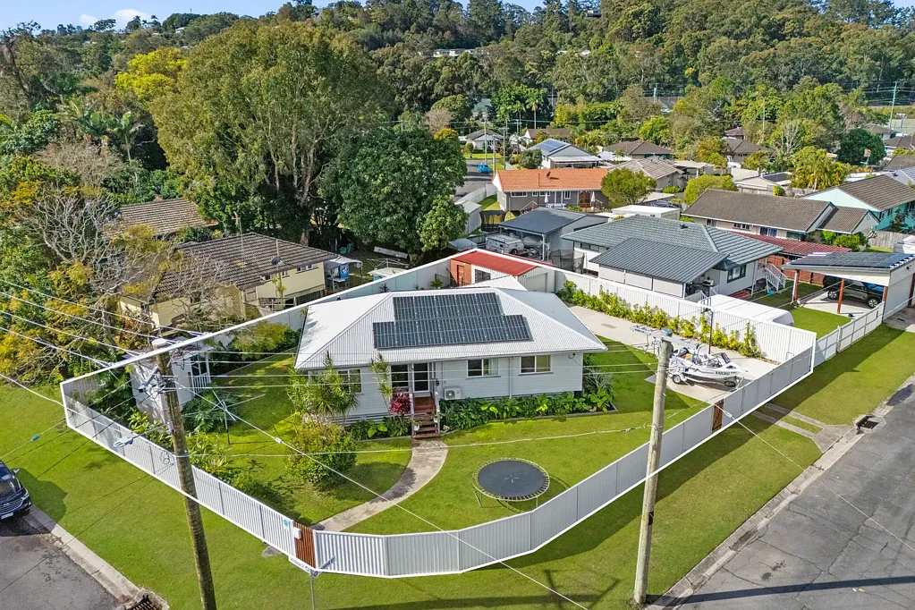 Currumbin Waters 3房  The Ultimate Family Home, 733m2 Corner block