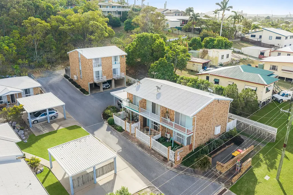 South Gladstone 2chambre LOVELY COMPLEX WITH LOW BODY CORPORATE FEES