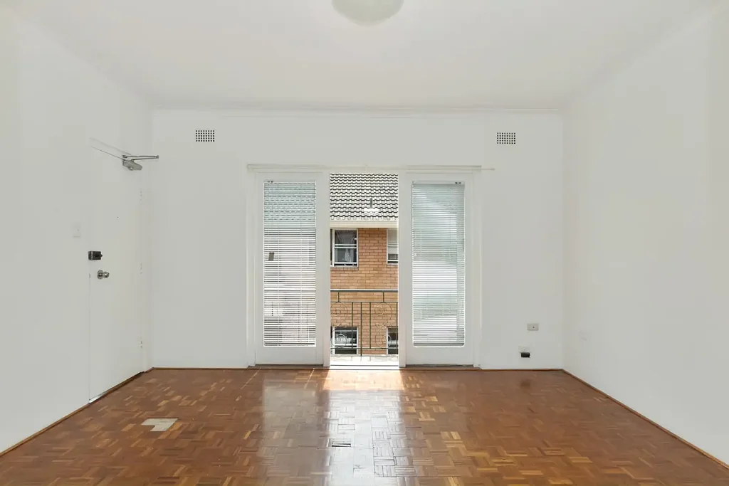 Peaceful Two Bedroom Apartment with Lock-Up Garage